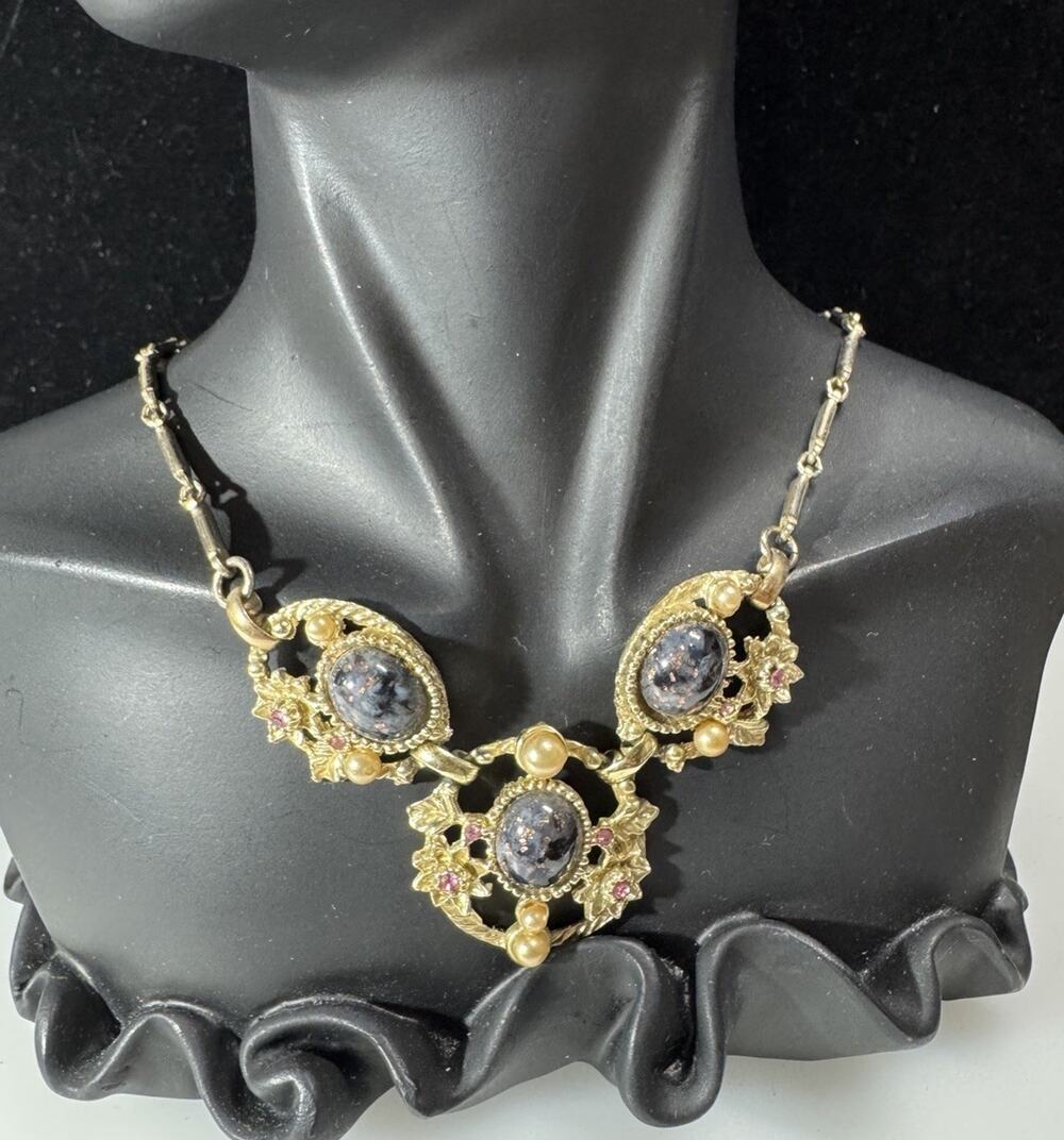 Vintage Necklace Choker 15” Gold Tone Faux Stones, Faux Pearls, And Rhinestones